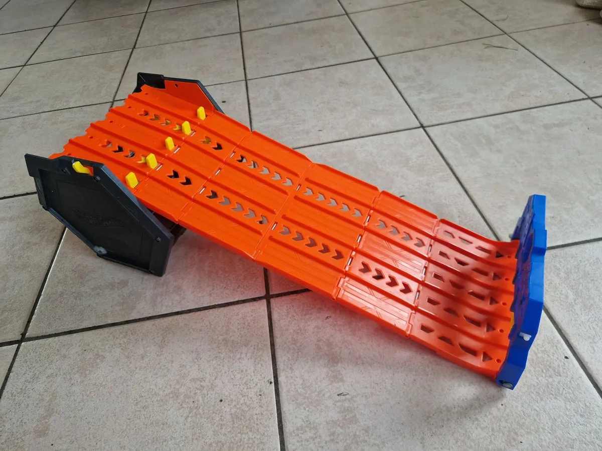 Hot wheels Roll out Raceway Track - Image 1