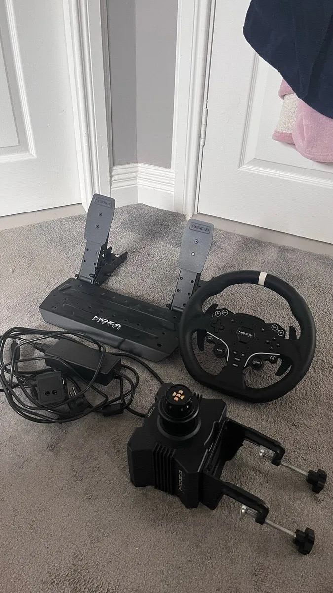 Moza R5 Racing Bundle - Image 1