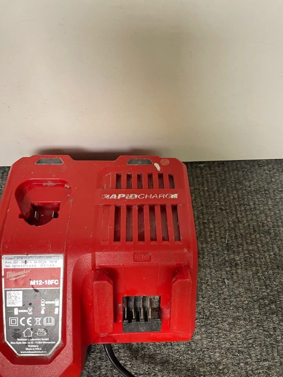 Milwaukee Multi Rapid Fast Charger 220V M12-18FC - Image 4