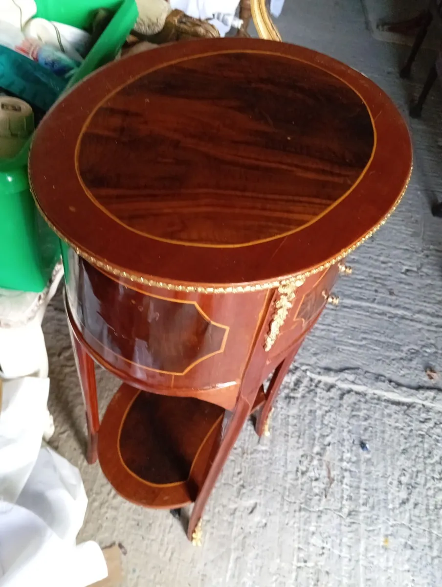 French style side table - Image 2