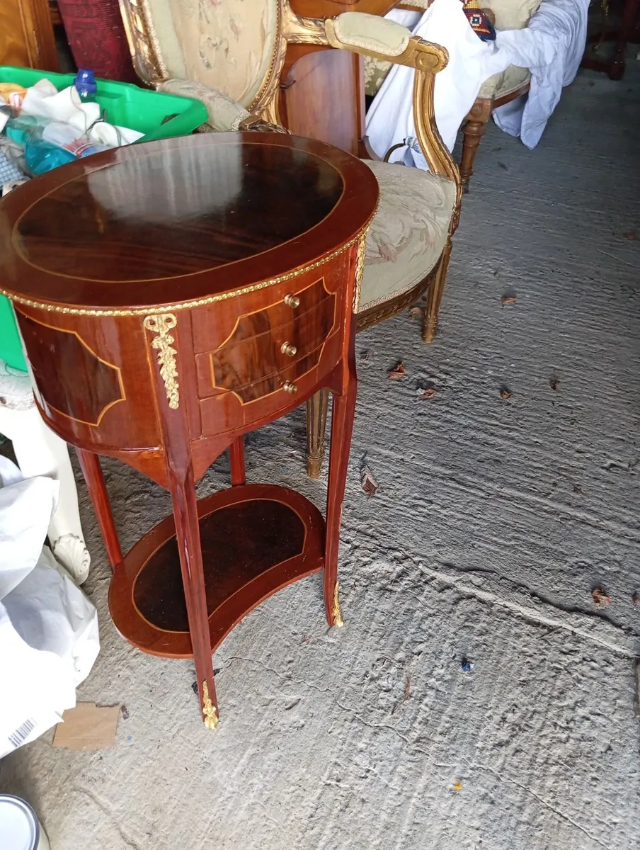 French style side table - Image 1