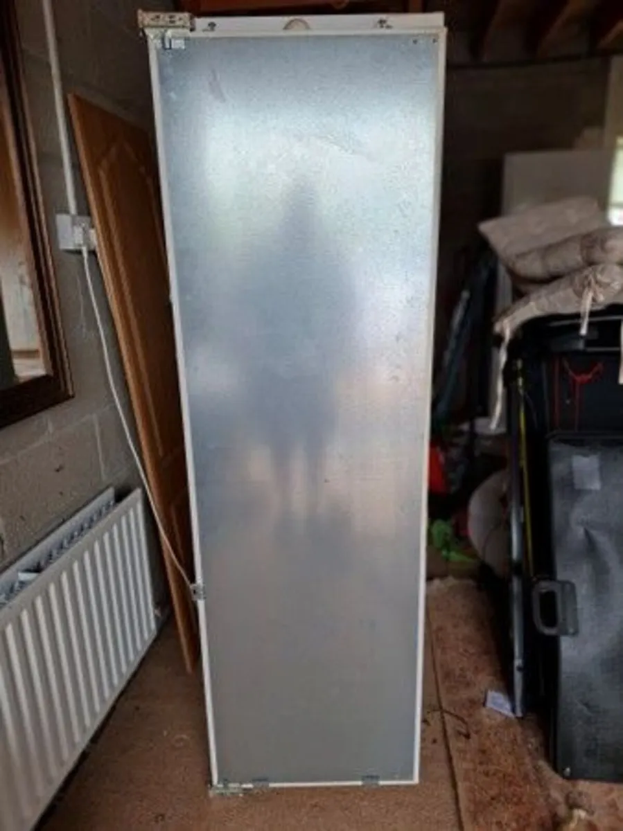 Bosch Integrated fridge - Image 2