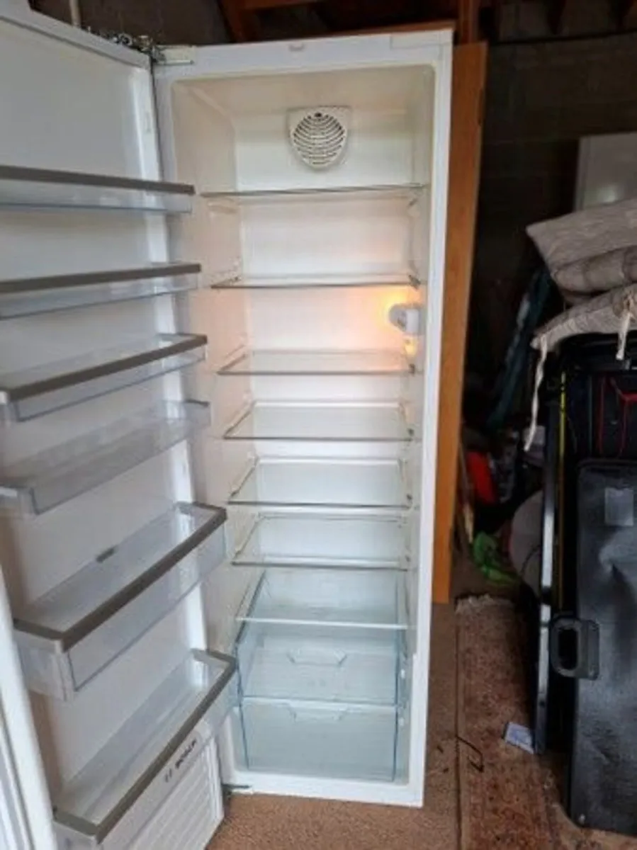 Bosch Integrated fridge - Image 4
