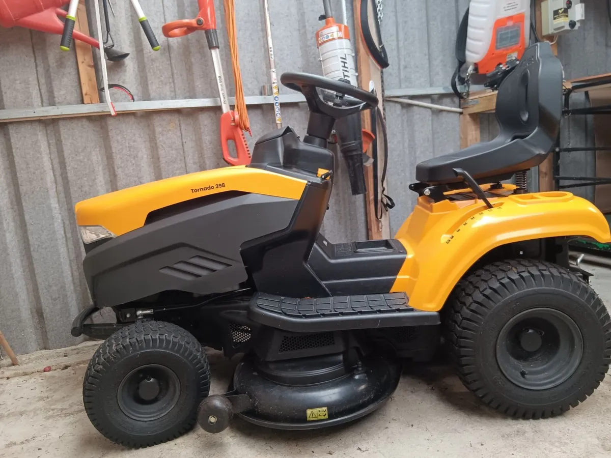 Ride on mower - Image 1
