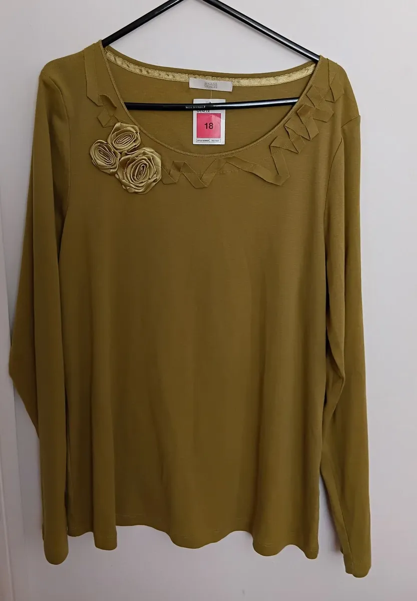 Ladies top - NEW - Image 1
