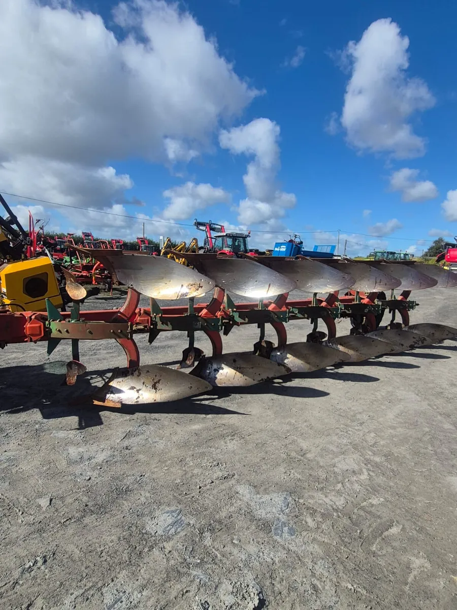 Kverneland PB 6 Furrow Plough - Image 1