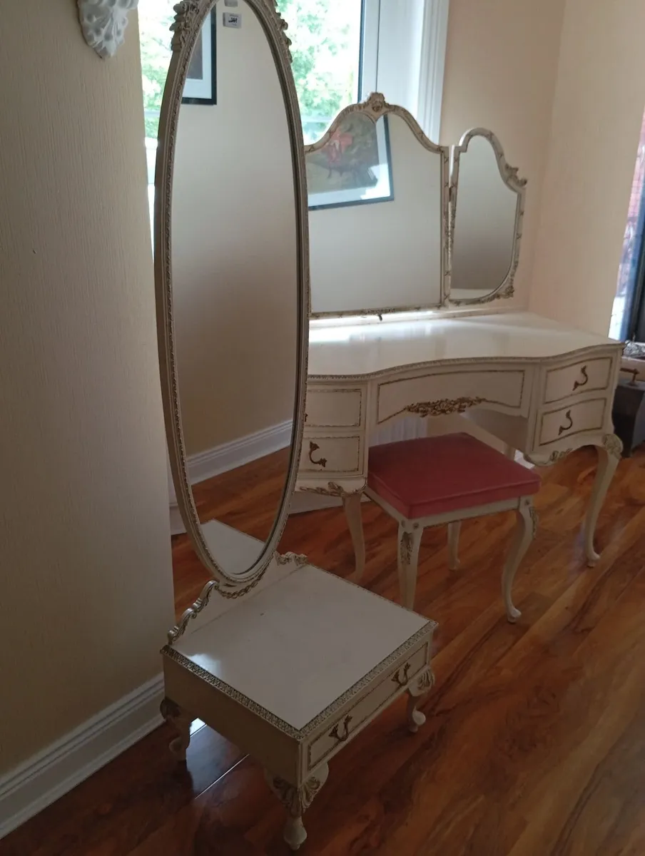 Vintage bedroom set