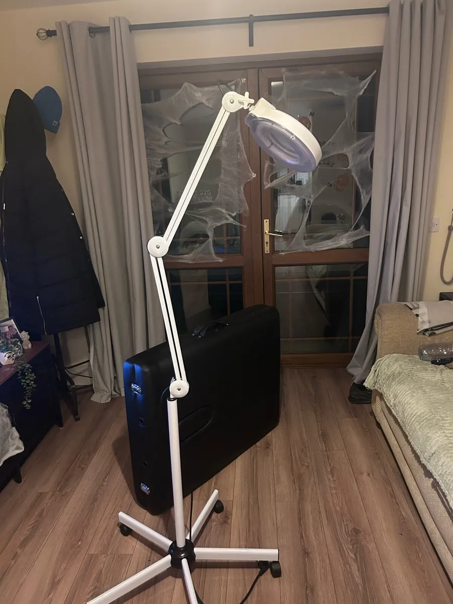 Beauty lamp - Image 1