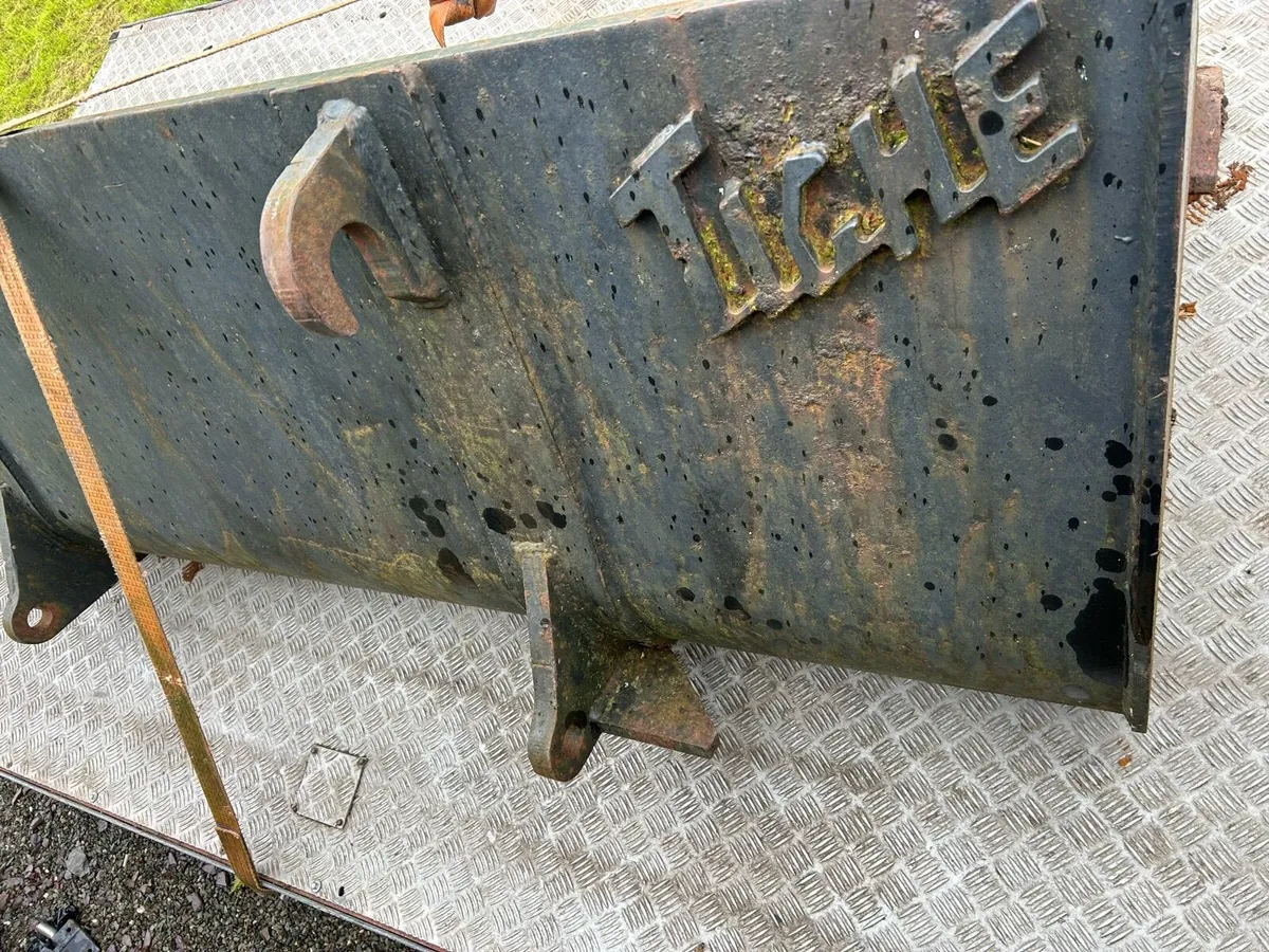 JCB bucket - Image 1