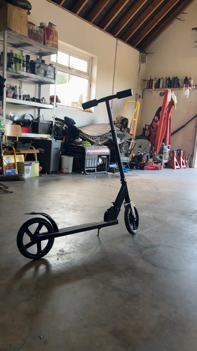 Scooter - Image 2