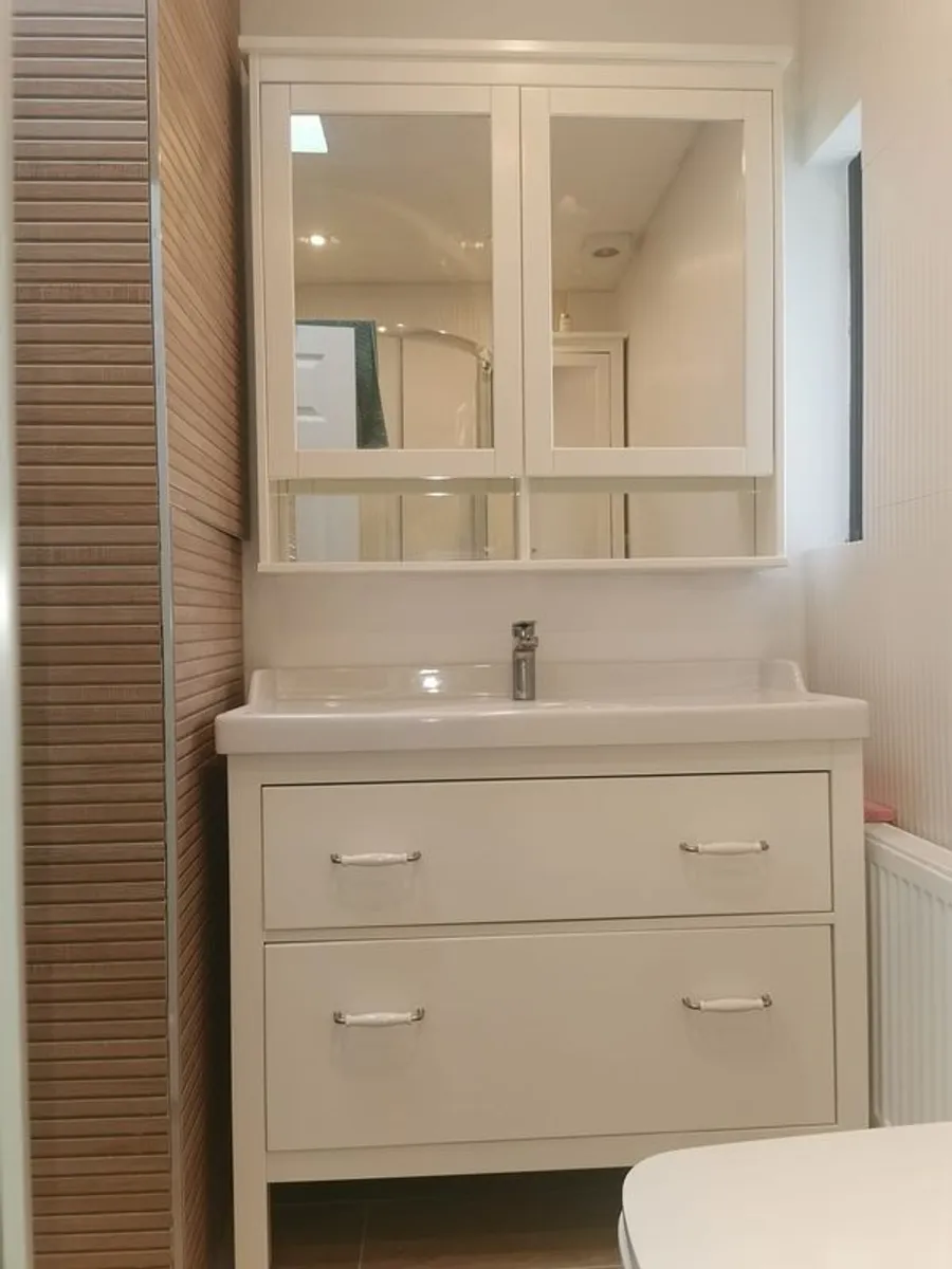 bathroom - Image 1