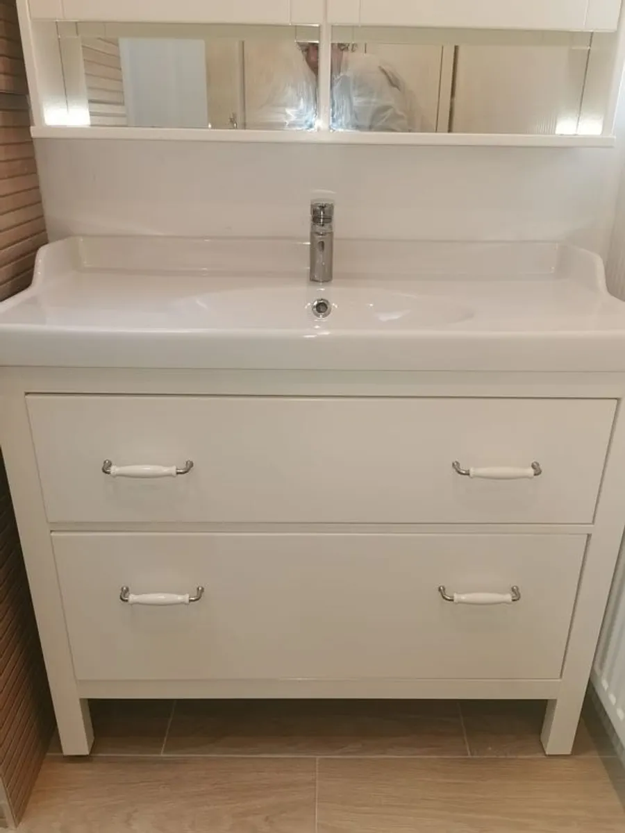 bathroom - Image 2