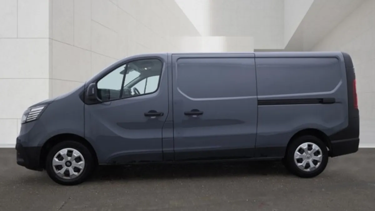 2023 Renault Trafic 30 LWB  €13500 ON IRISH REG - Image 4
