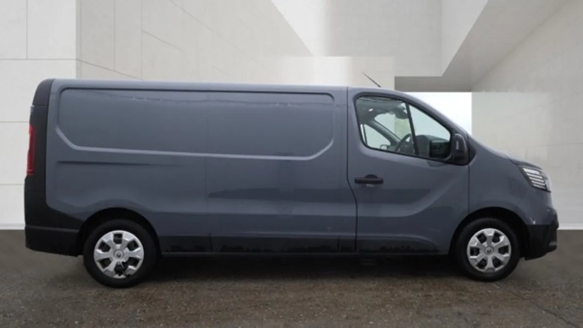 2023 Renault Trafic 30 LWB  €13500 ON IRISH REG - Image 3