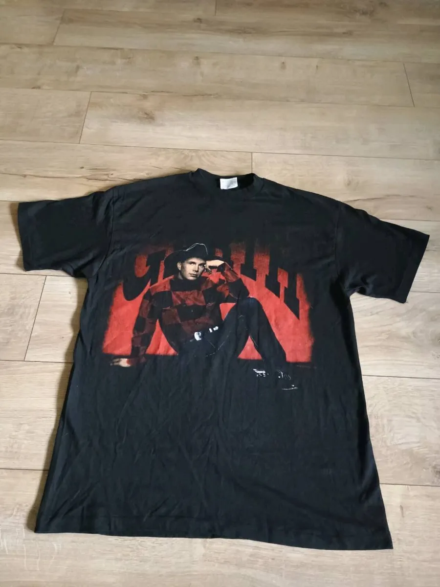Garth brooks t-shirt - Image 1