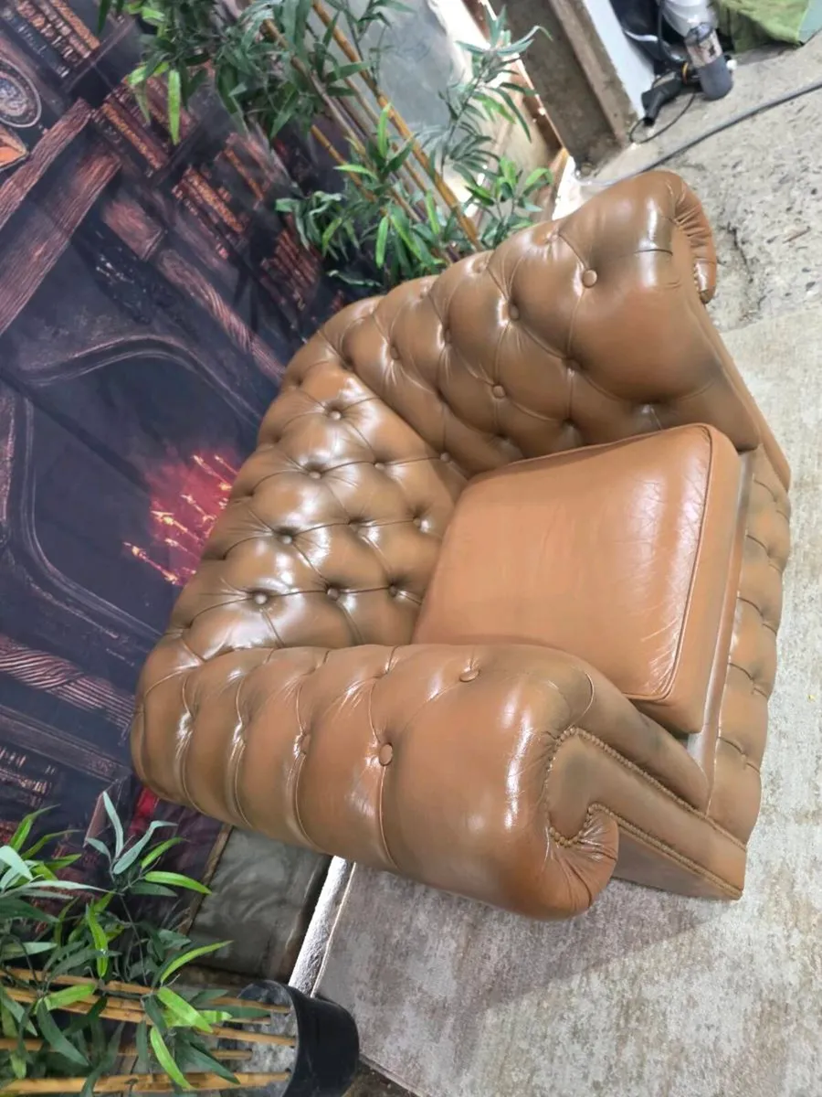Chesterfield armchair - Image 1