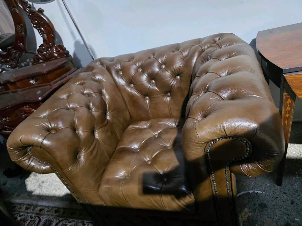 Armcjair chesterfield - Image 1