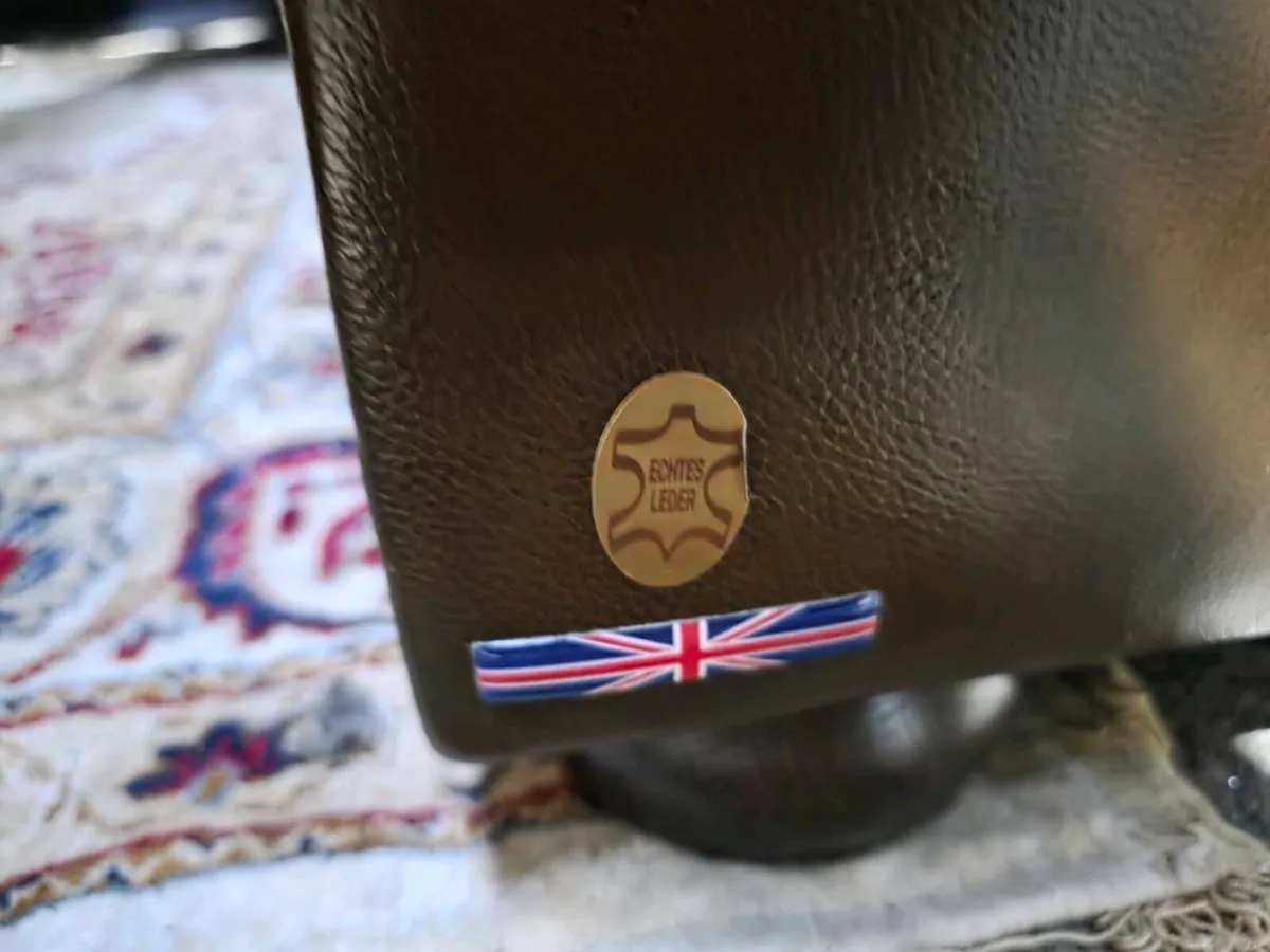 Armcjair chesterfield - Image 4