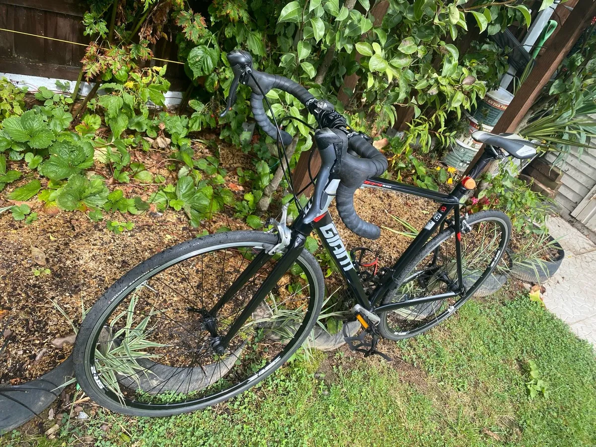 Like new Giant Defy 5 ML 700x25c wheels - Image 3