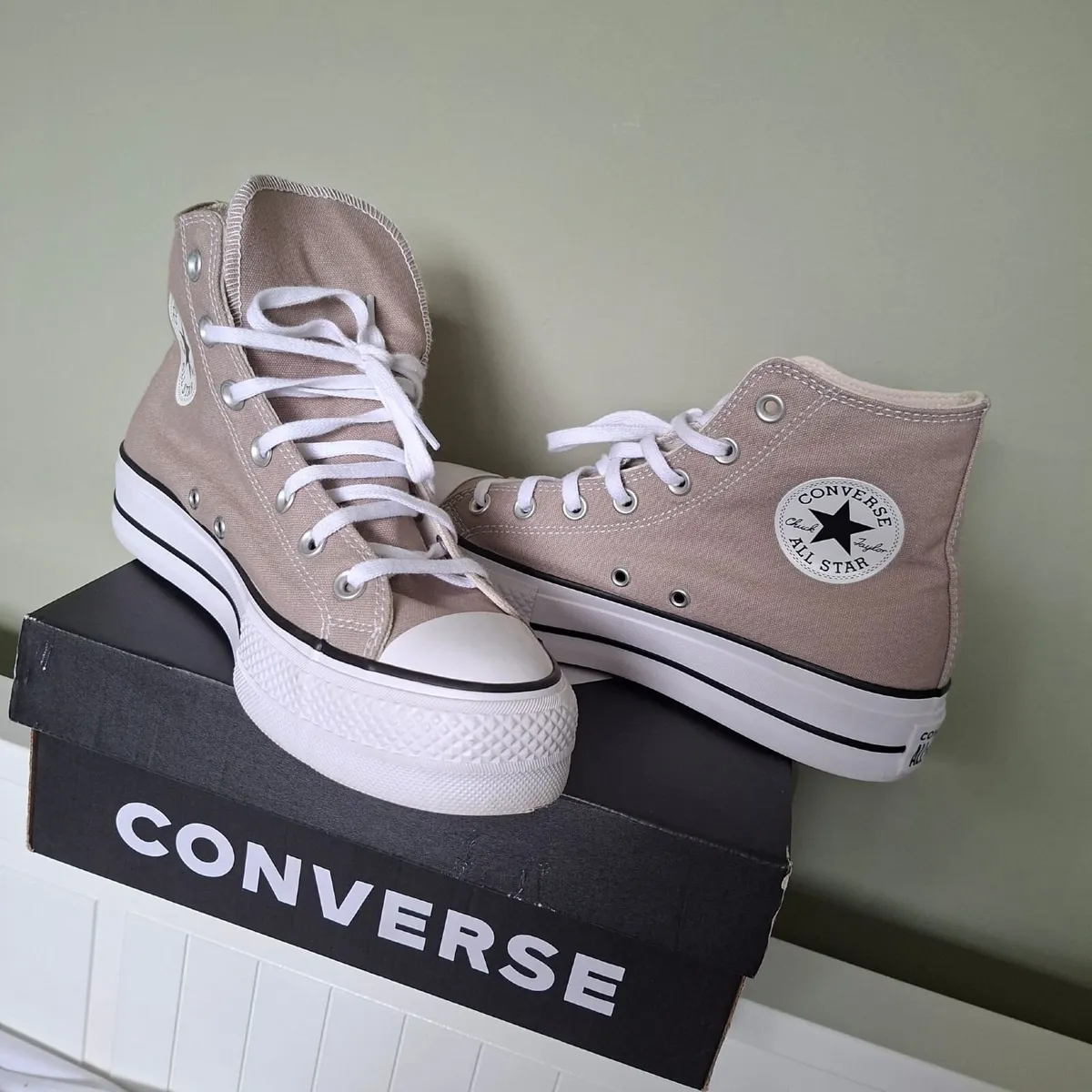 Ladies Converse Trainers "NEW" - Image 1