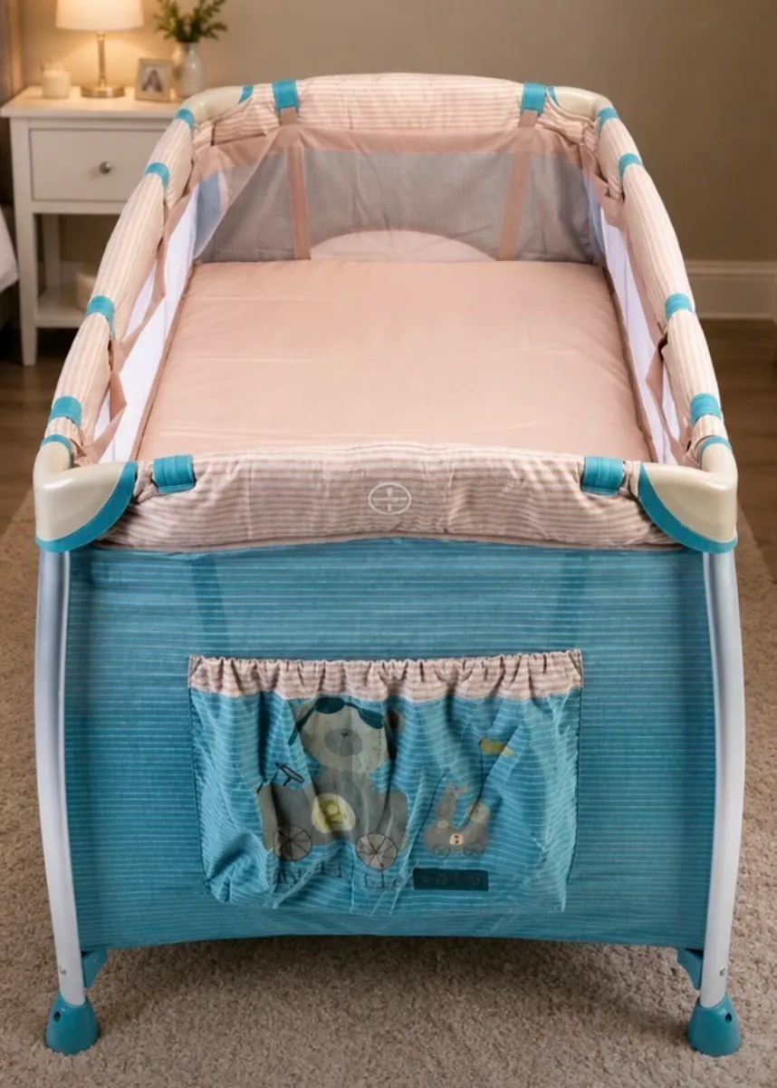 Travel cot - Image 1