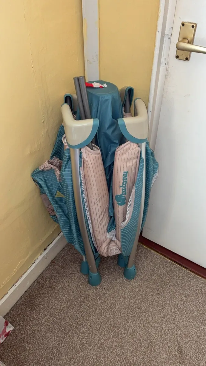Travel cot - Image 2