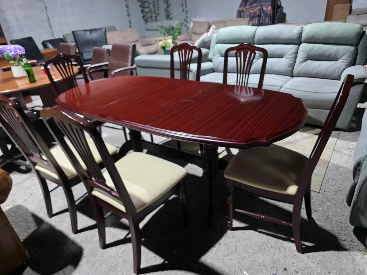 Mahogany extendable table and 6 chairs - Image 4