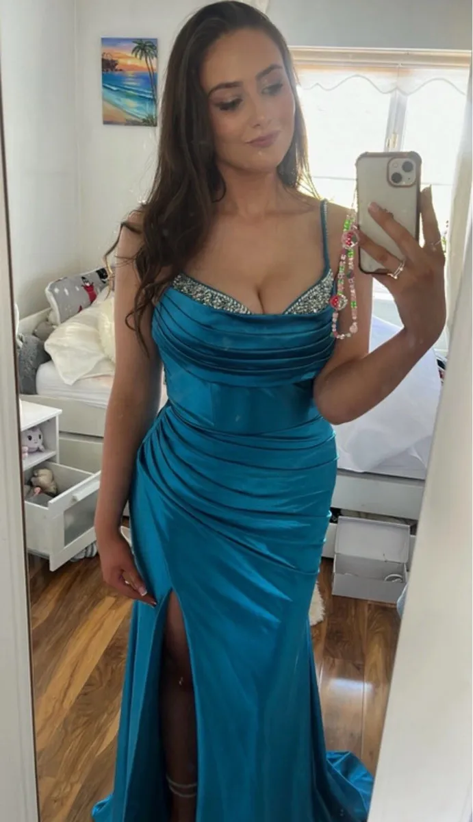 Stunning Blue/ Turquoise Debs Dress - Image 2