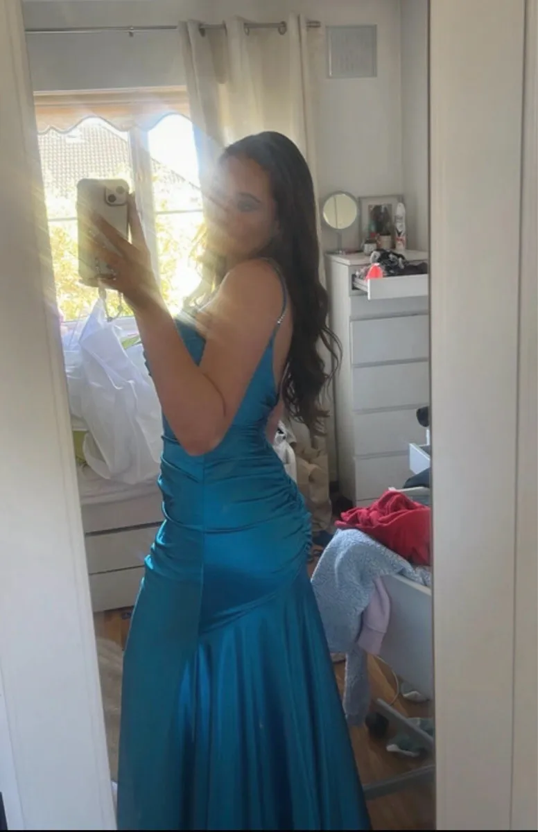 Stunning Blue/ Turquoise Debs Dress - Image 4
