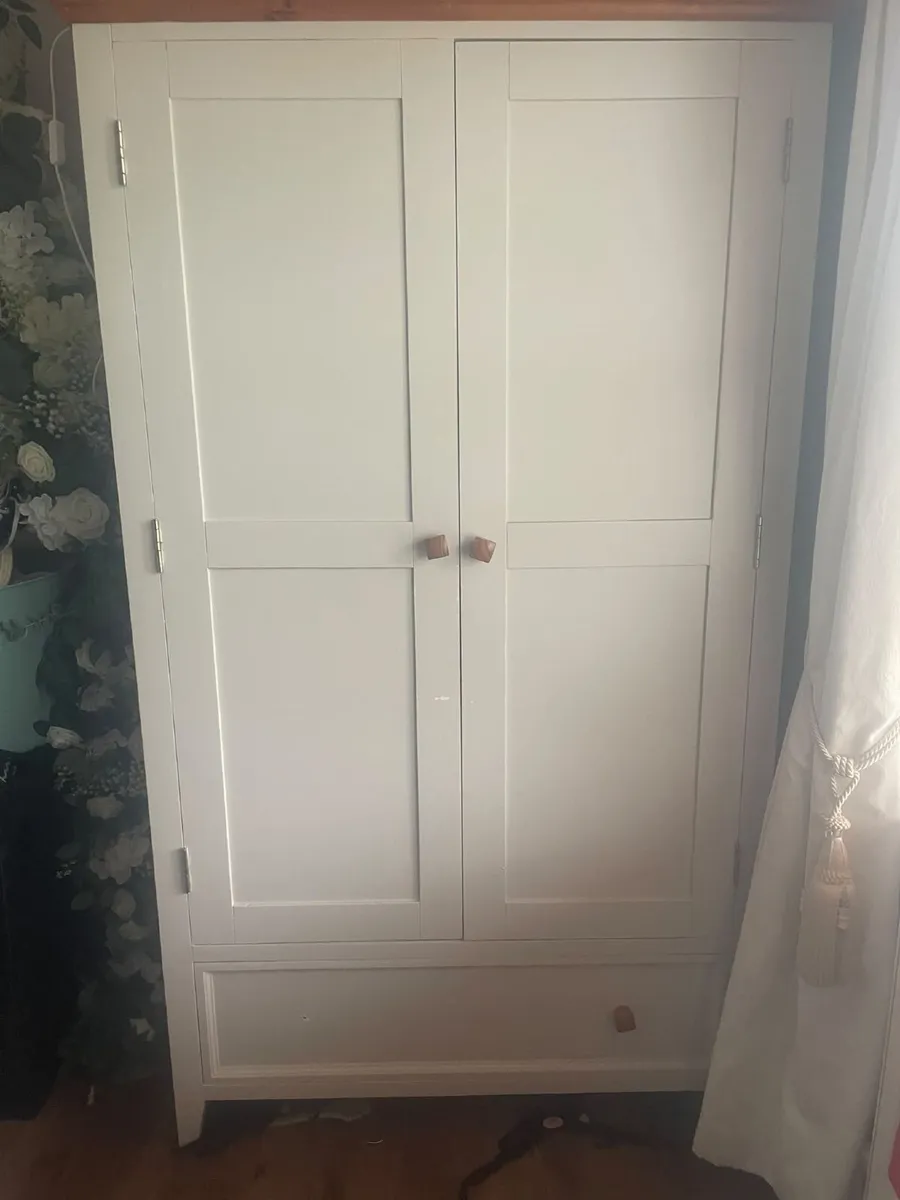 Bedroom furniture - Image 1