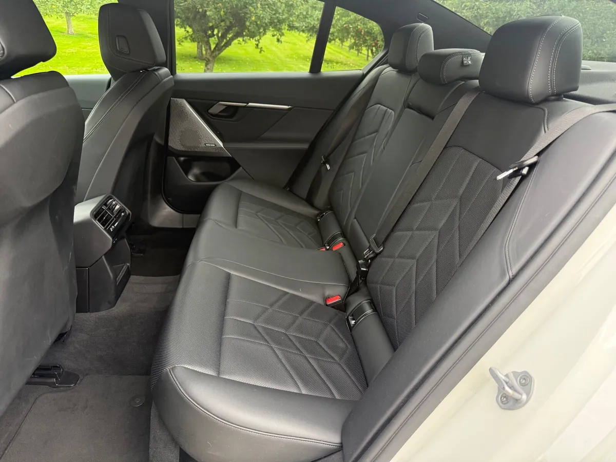2025 BMW 520i M Sport 4dr Auto - Image 4