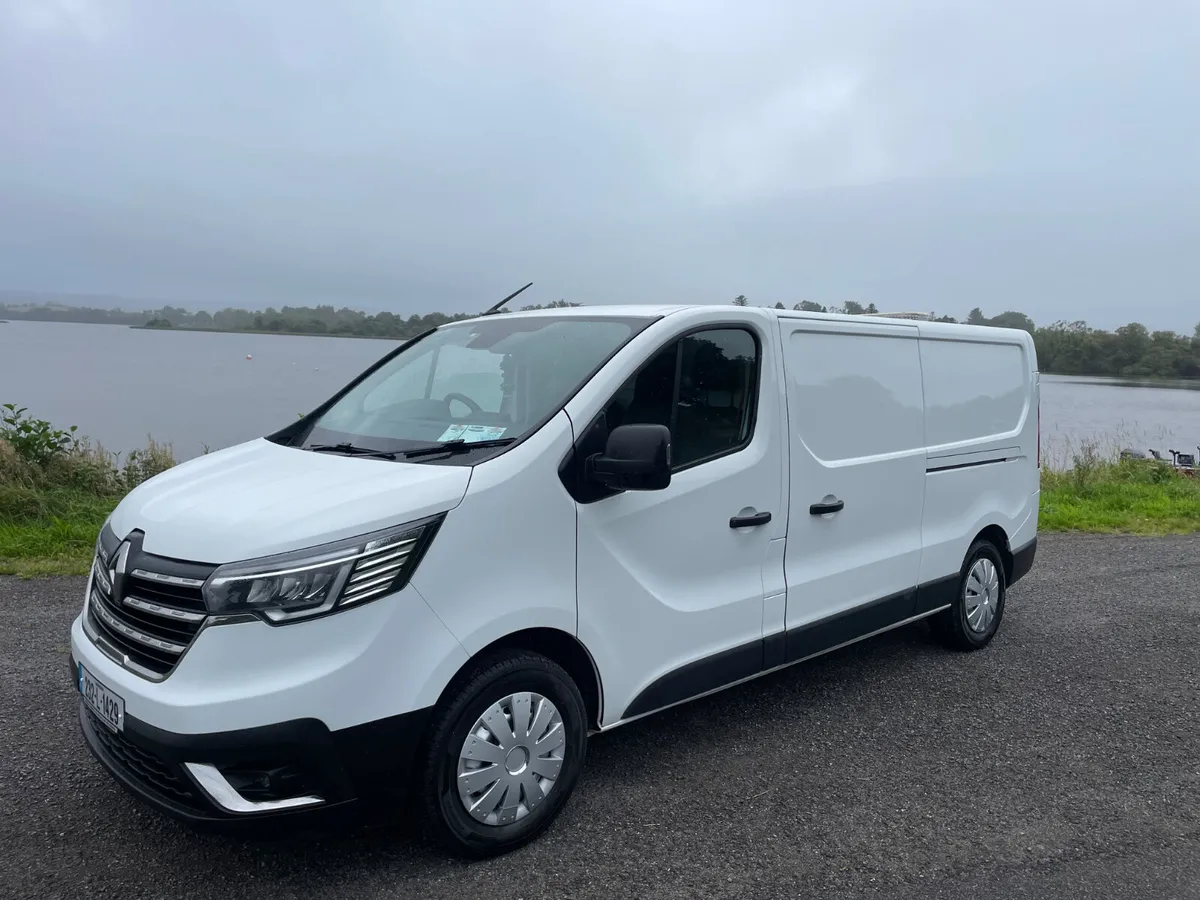 Renault Trafic 2023 lwb 2.0 diesel Cvrt 9/27 - Image 3