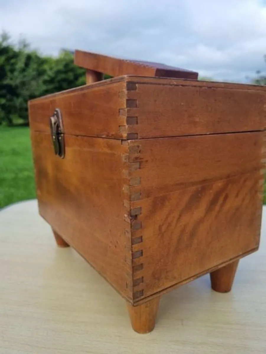 Vintage wooden shoe-cleaning box - Image 4