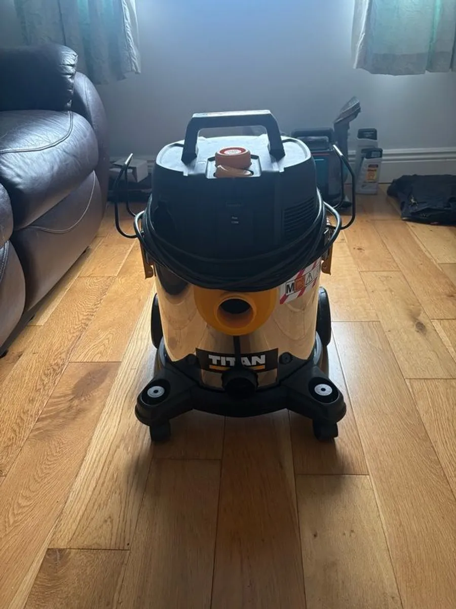 Titan wet and dry M class hoover - Image 3