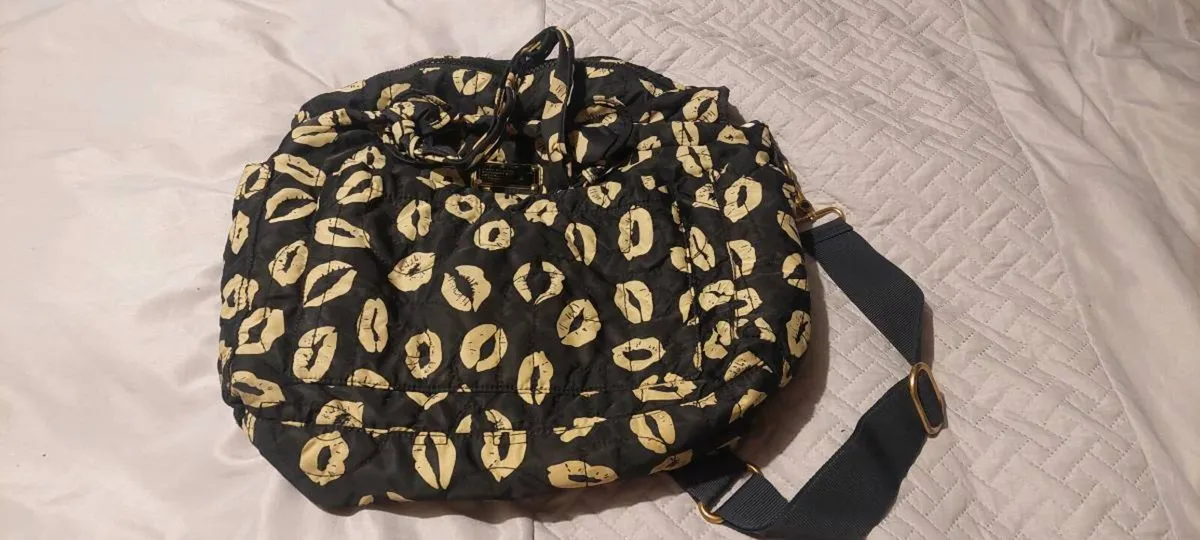 Marc Jacobs  Lips Baby Bag with changing mat - Image 4