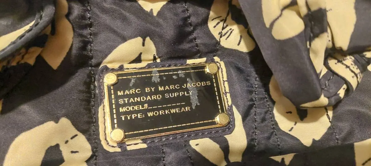 Marc Jacobs  Lips Baby Bag with changing mat - Image 2