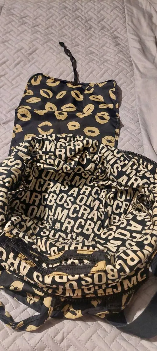 Marc Jacobs  Lips Baby Bag with changing mat - Image 3