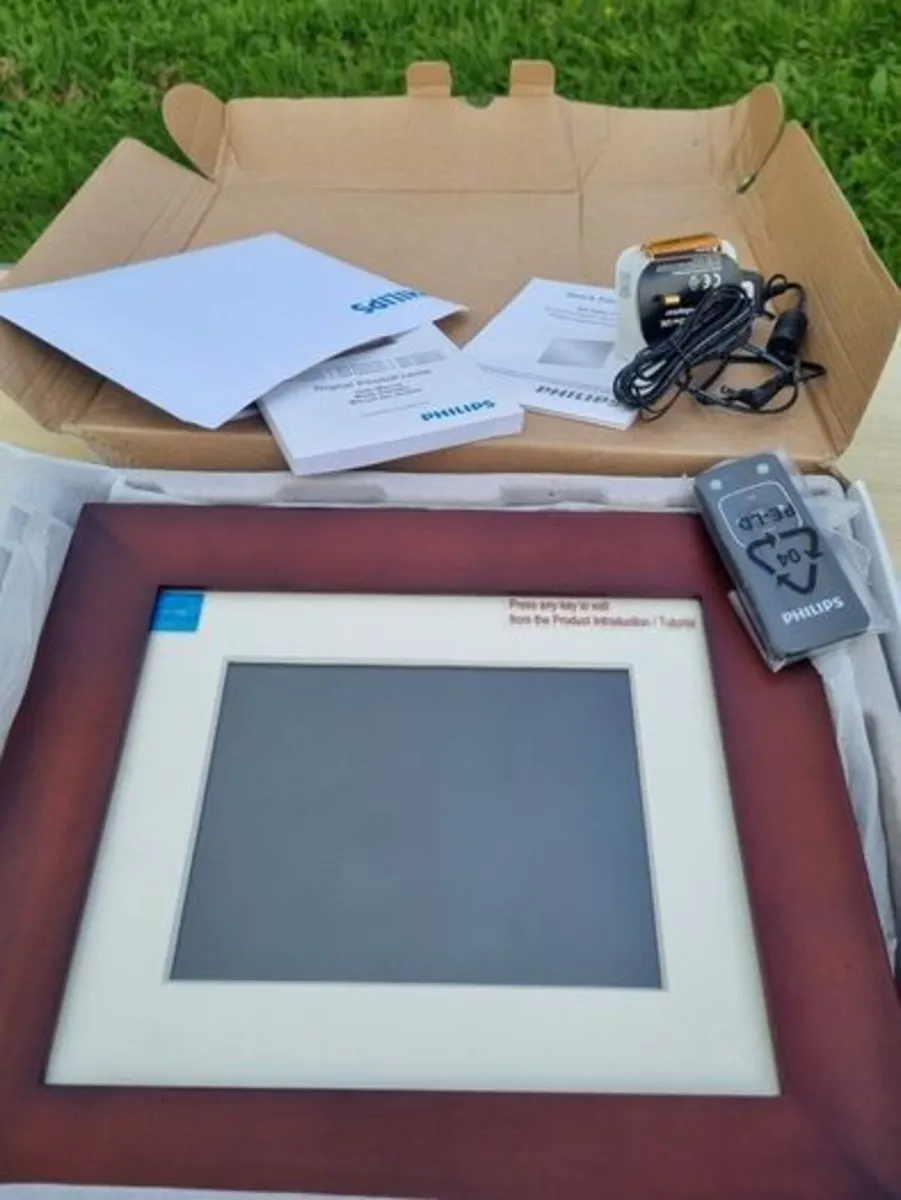 New Philips SPF3480T/G7 digital photo frame - Image 3