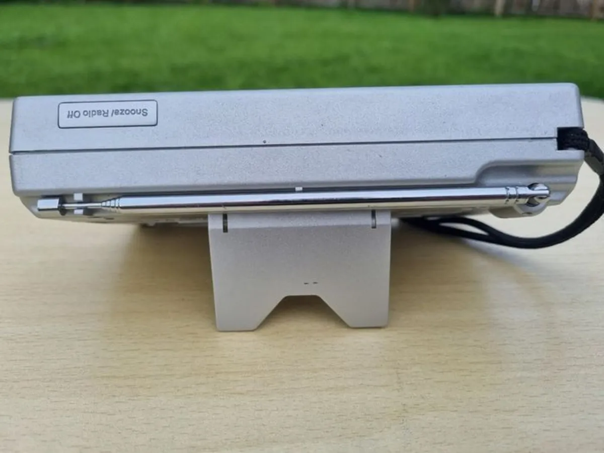 Bench KH2028 Digital World Receiver - Image 4