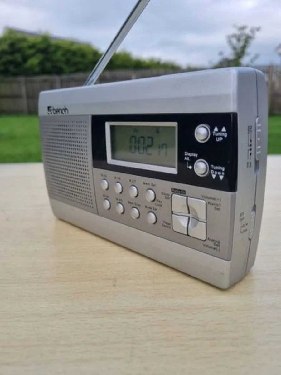 Bench KH2028 Digital World Receiver - Image 3