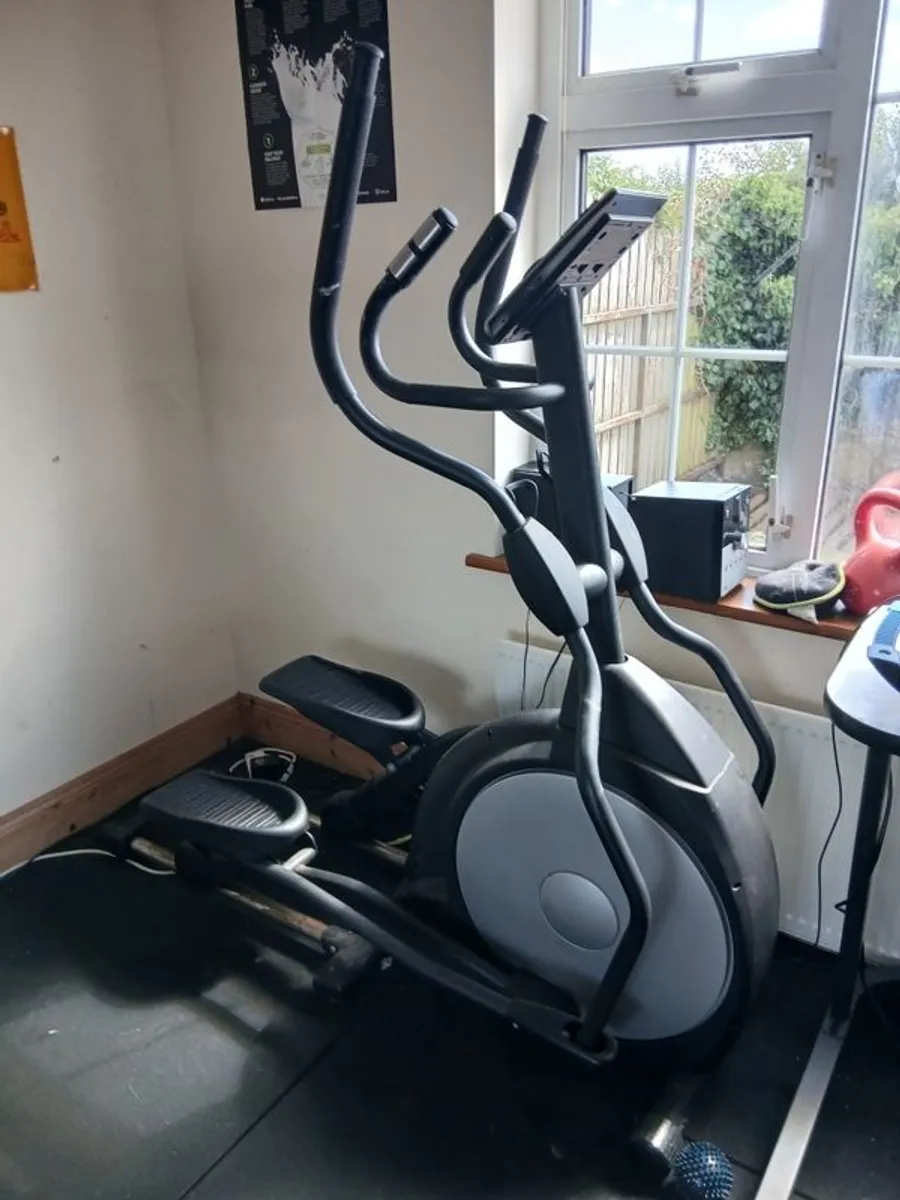 cross trainer - Image 1