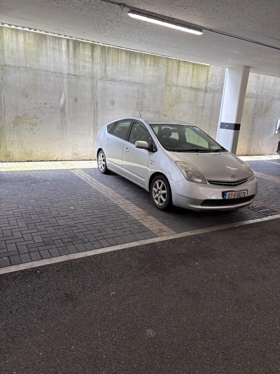 Toyota Prius 2007 Hybrid - Image 2