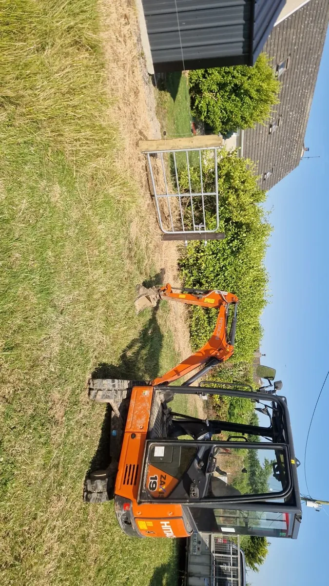Fencing contractor - Image 3