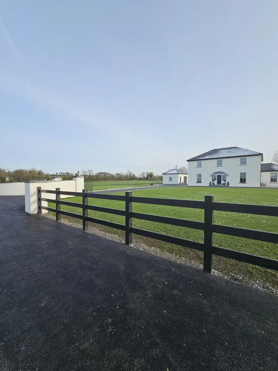 Fencing contractor - Image 4