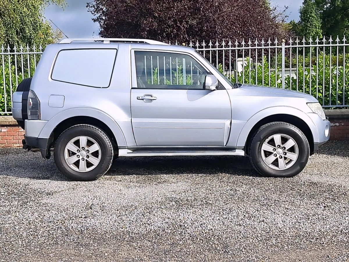 Mitsubishi Pajero Shogun Small wheel base 3 door 3 - Image 3