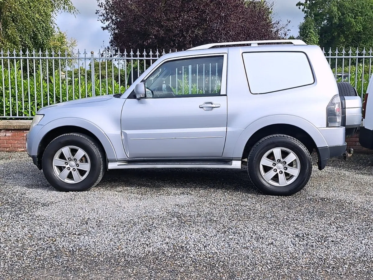 Mitsubishi Pajero Shogun Small wheel base 3 door 3 - Image 4