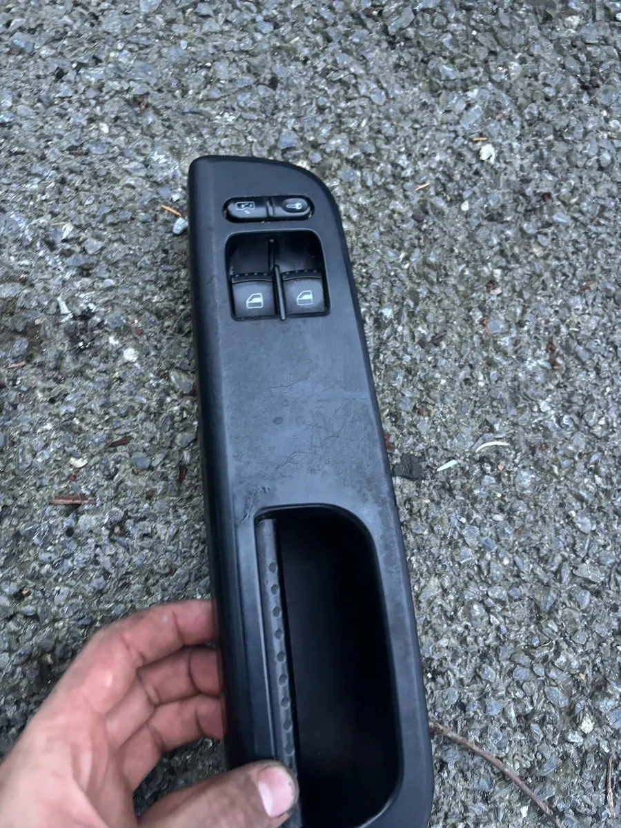 Driver side window switch panel for b5 Passat - Image 1