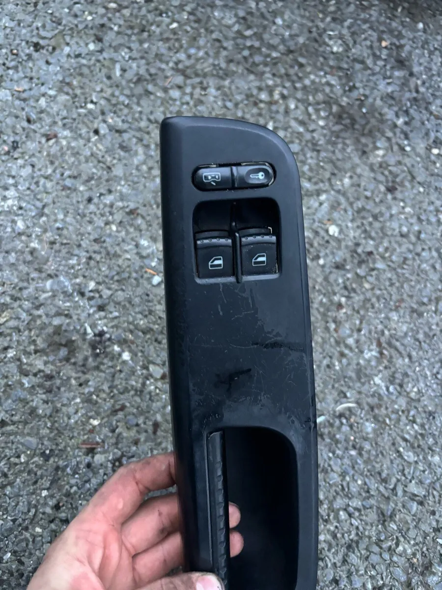 Driver side window switch panel for b5 Passat - Image 2