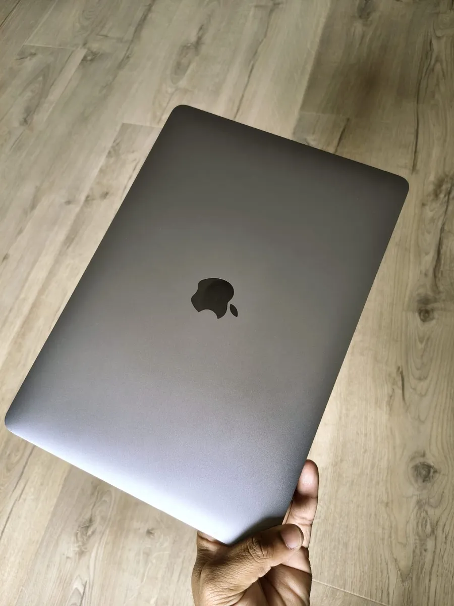 Macbook Air M1 8 GB RAM 256 GB SSD Mint Condition - Image 1
