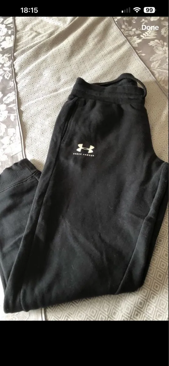 Mens under armour bottoms size M  €10 - Image 2